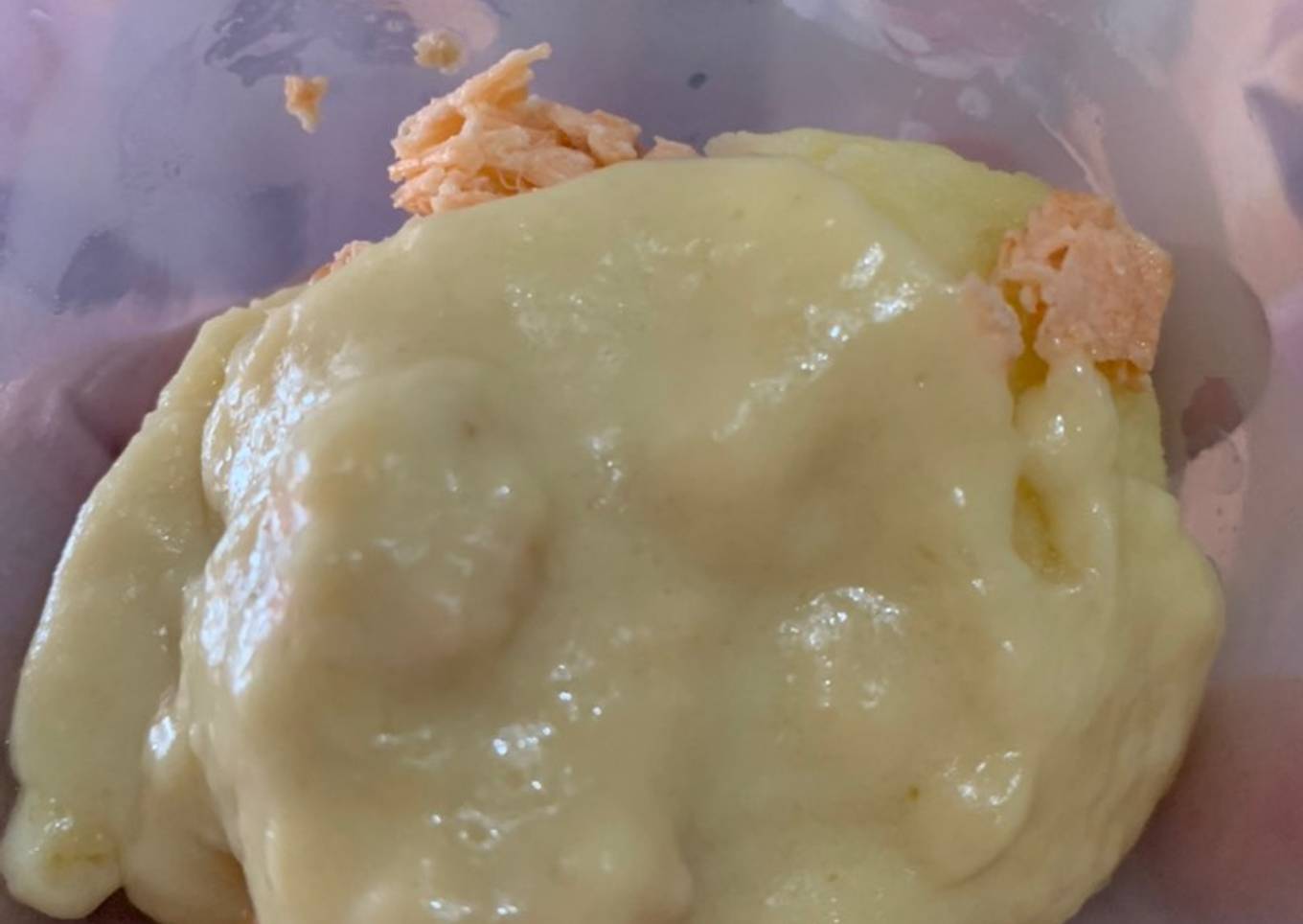 123. Steamed salmon with white sauce