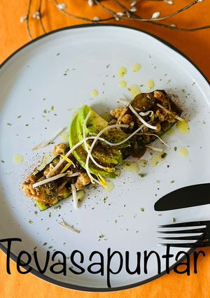 Foto principal de Ensalada templada de calabacín con soja texturizada 🥒 🫚 🥑 🥗