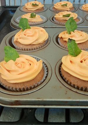 A picture of Orange Cupcakes.