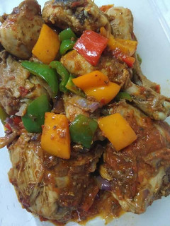 A picture of Fried chicken with sauce.