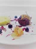 Guancia di maiale con salsa di mirtilli, purè di patata e zucchine, frutti di mostarda