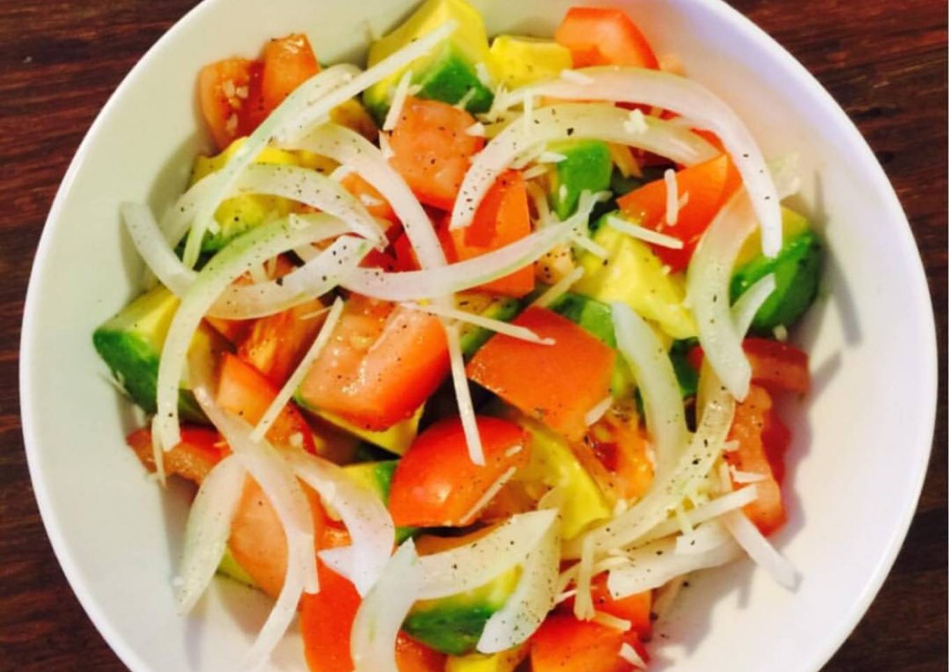 Ensalada de Tomate y Aguacate (palta)