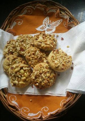 A picture of Peanuts cookies.