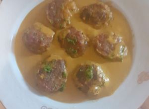 O poză a rețetei Chifteluțe în sos de lapte de cocos, smântână și lime.