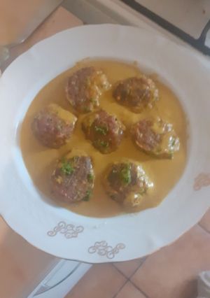 O poză a rețetei Chifteluțe în sos de lapte de cocos, smântână și lime.