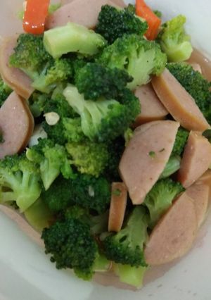 Foto resep Brokoli cah sosis