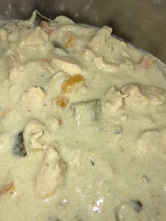 Una foto de Pollo al curry verde