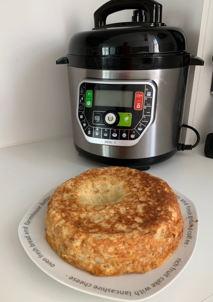 Una foto de Tortilla de patata y cebolla olla gm