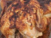 Una foto de pollo con hierbas