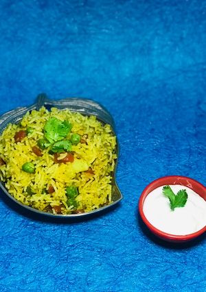 વેજીટેબલ પુલાવ (Vegetable Pulao Recipe in Gujarati) રેસીપી મુખ્ય ફોટો