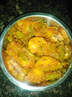 आलू बींस की सब्जी (Aloo Beans ki Sabzi Recipe in Hindi) रेसिपी मुख्य फोटो