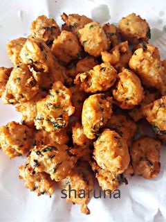 A picture of Rice pakodas.