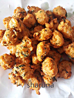 A picture of Rice pakodas.