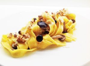 Foto di Pappardelle con pioppini, noci e fonduta di gorgonzola