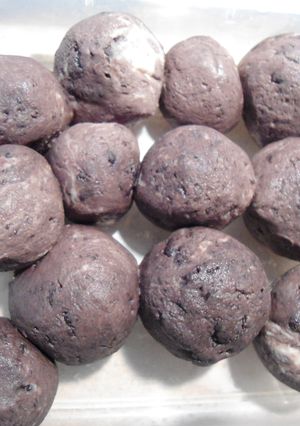 A picture of Chocolate Covered Oreo Cream Cheese Balls.