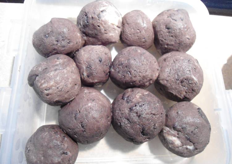 Steps to Make Perfect Chocolate Covered Oreo Cream Cheese Balls