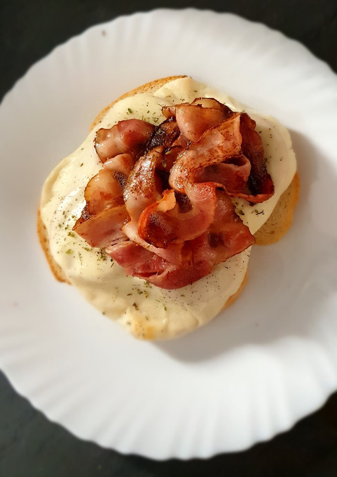 Una foto de Aperitivo tipo Hot Brown