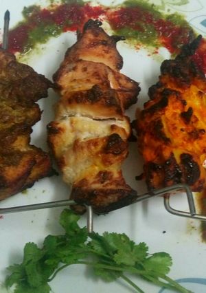 A picture of Tri-coloured chicken kebab(Coriander,Malai and spicy orange).