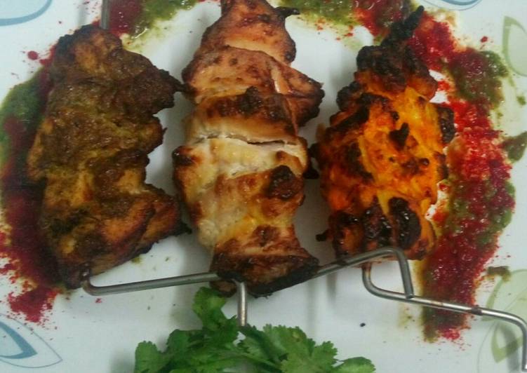 Tri-coloured chicken kebab(Coriander,Malai and spicy orange)