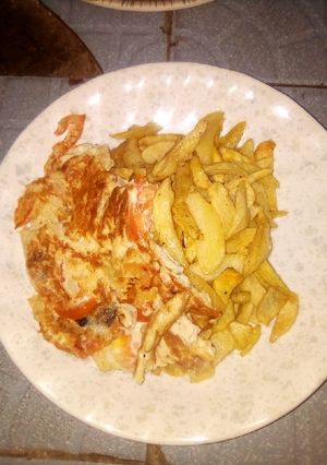 A picture of Chips with fried egg.