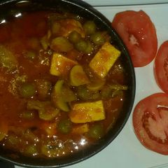 A picture of Matar Mushroom ki sabji.