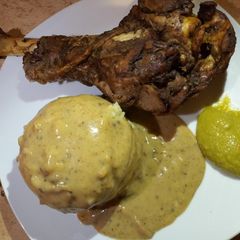 A picture of BBQ 🦃 turkey with roast gravy.