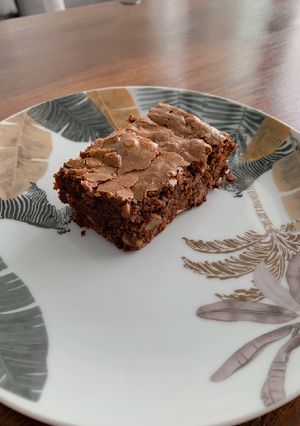Une photo de Brownie aux noix et amandes effilés