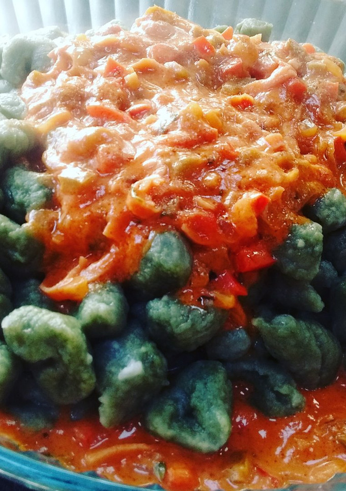 Una foto de Ñoquis de verdura con salsa scarparo