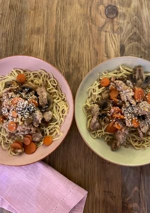 A picture of Pork and mushroom stir fry.