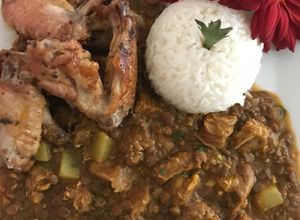 Una foto de Lentejitas con Alitas de Pollo a lo Carmelita