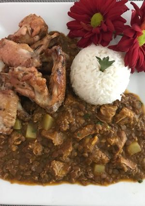 Una foto de Lentejitas con Alitas de Pollo a lo Carmelita
