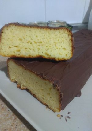 Una foto de Bizcocho de yogurt con chocolate
