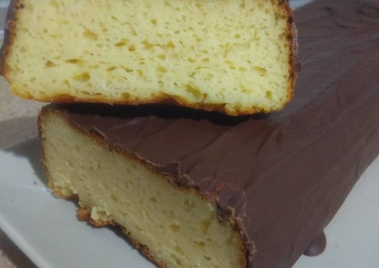 Bizcocho de yogurt con chocolate