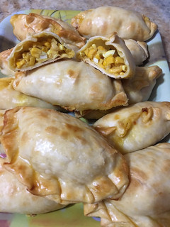 Una foto de Empanadas de choclo con salsa bechamel