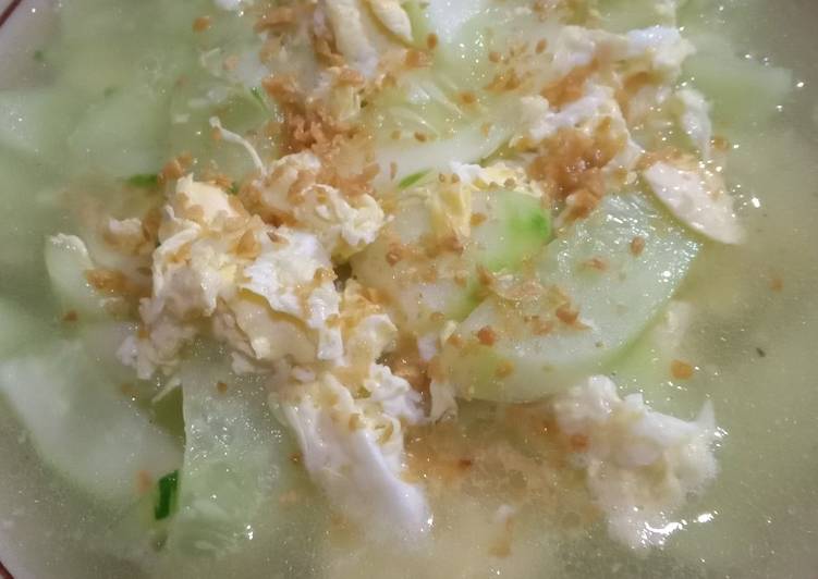 Langkah Mudah untuk Menyiapkan Soup timun telur kesukaan anak anak🤭🤭👍🏼👍🏼🙏🙏😘 Anti Gagal