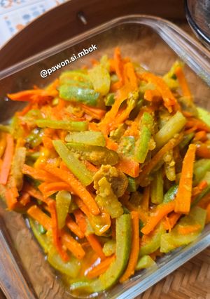 Foto resep Acar Timun Wortel Bumbu Kuning Asam Segar ala @pawon.si.mbok