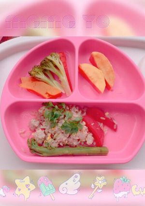 รูปของ ข้าวต้มไก่สับ เสิร์ฟพร้อมผักนึ่งและมะม่วงสุก(BLW)