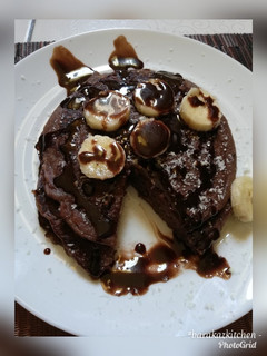 A picture of Chocolate banana pancakes #chocolatebakingcontest.