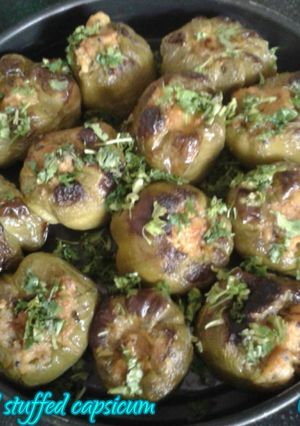 A picture of Oven baked stuffed capsicum.