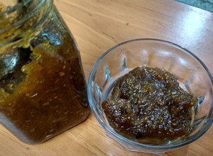 A picture of Khatta mitha masaledar Aam ka achar.