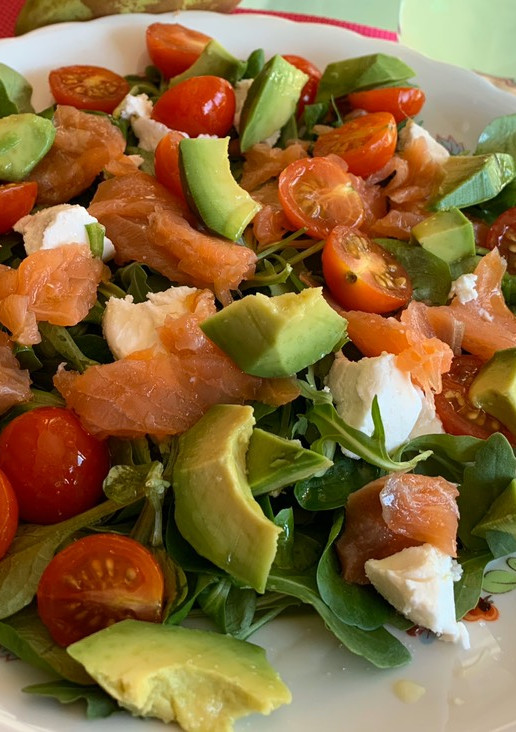 Una foto de Ensalada de salmón