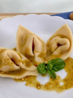 Foto di Tortelli Zucca e Ricotta con emulsione di Olio e.v.o. e Pistacchi