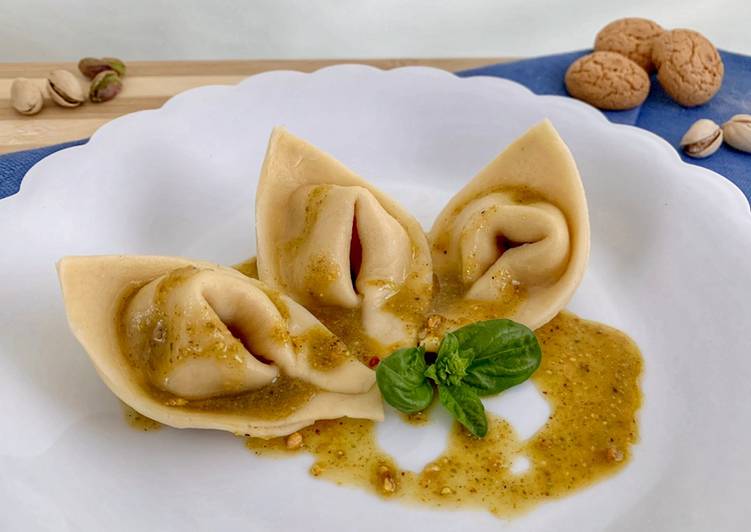 Recipe of Any-night-of-the-week Tortelli Zucca e Ricotta con emulsione di Olio e.v.o. e Pistacchi