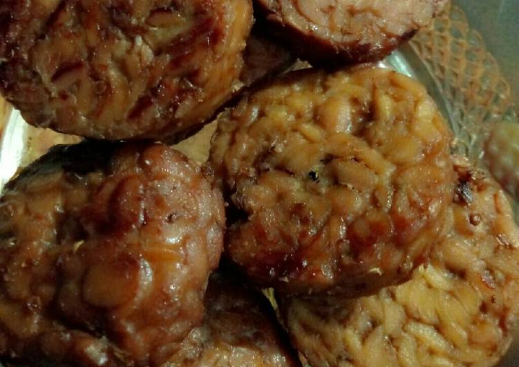 Tempe bacem legit gurih