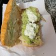 Pan con pollo y palta