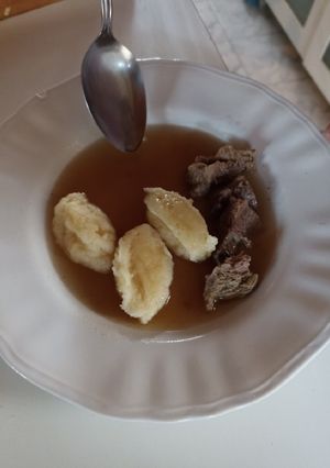 Φωτογραφία της συνταγής Griessnockerl - Σούπα με νόκαλ (μπουκίτσες σιμιγδαλιού) /μοσχάρι