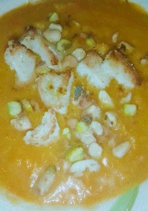 Una foto de Sopa crema de zapallo y zanahoria apta bebé 6meses