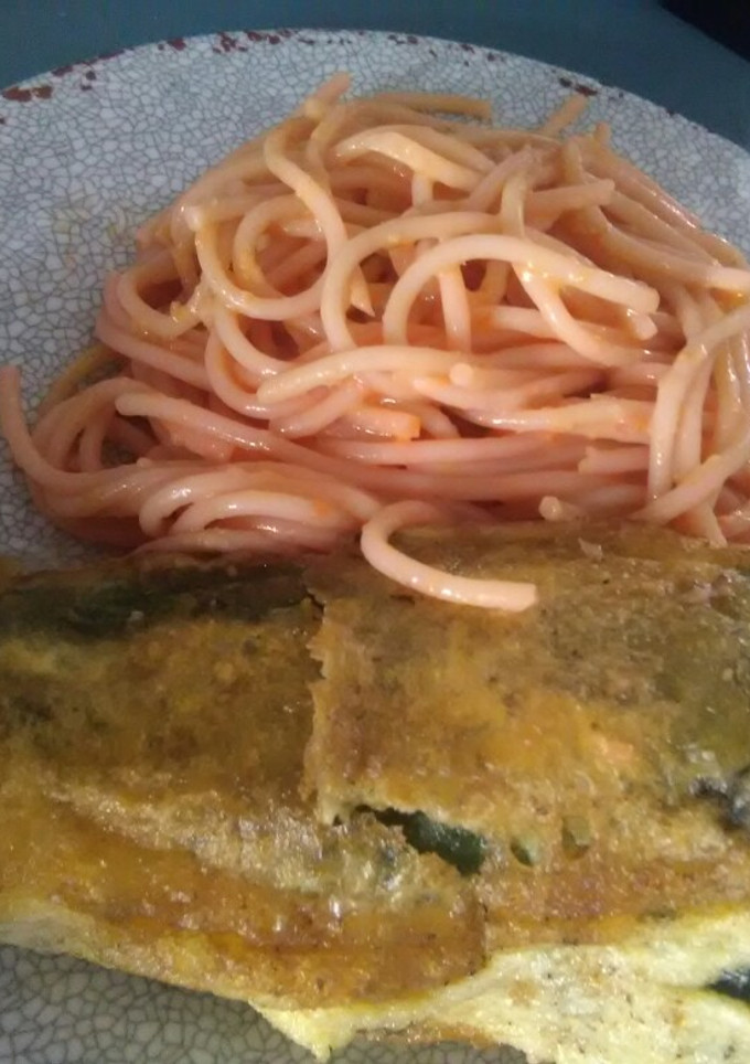 Una foto de Chiles rellenos de pollo y champiñones