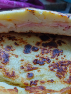 Una foto de Tortilla de puré rellena