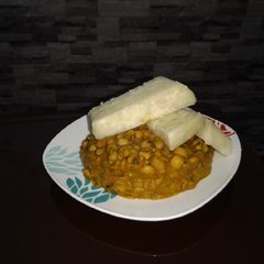A picture of Pressured beans and boiled yam.